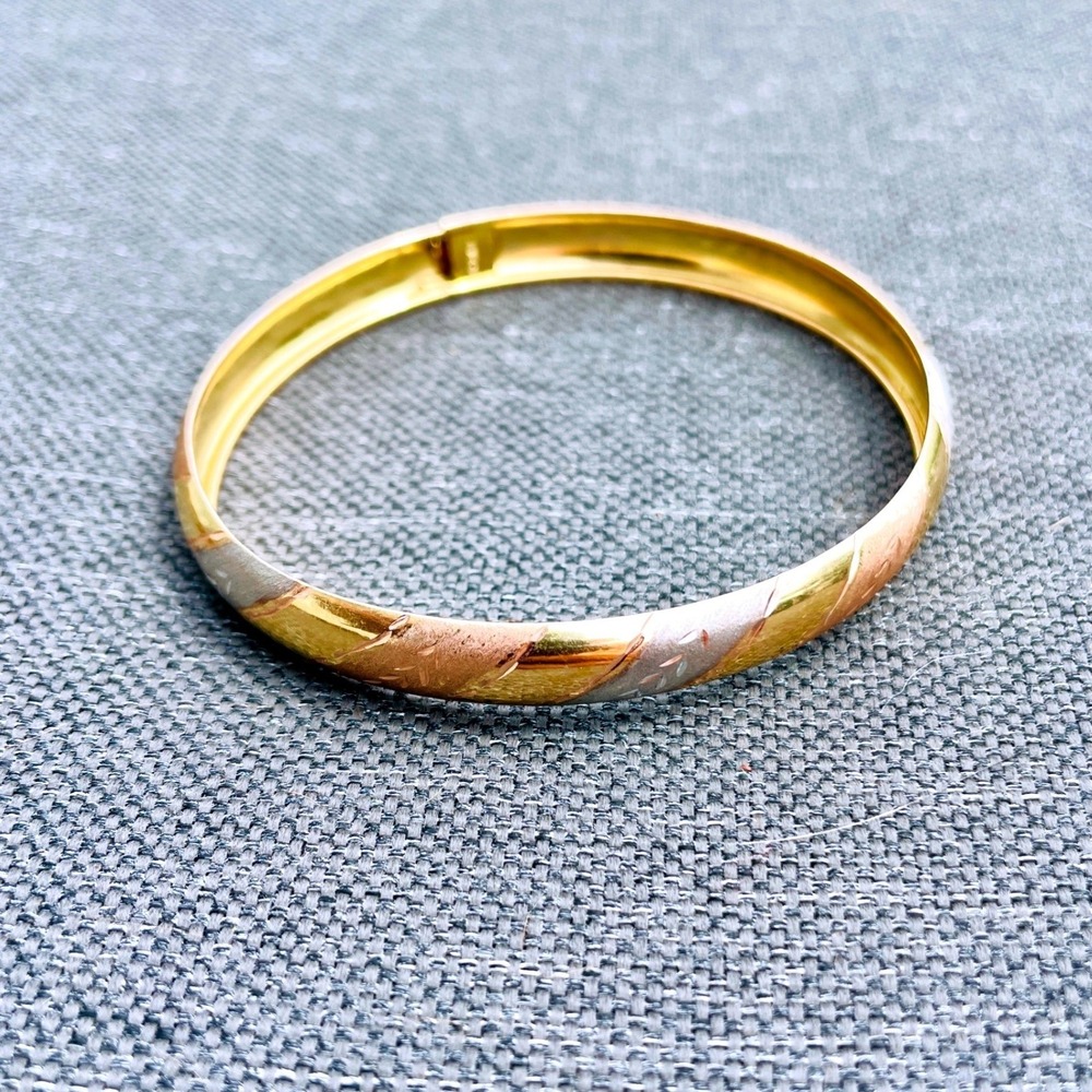 Vtg 10K Gold Hinged Bangle Bracelet 5g Etched Floral Safety Clasp 7" Inner Circ.